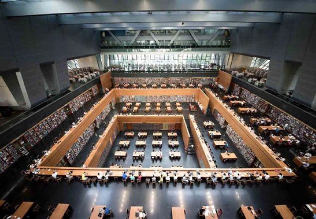 in Milli Ktphanesi  <br><br>  in Milli Ktphanesi (The National Library of China), 115 farkl dilde 35 milyonu akn kitap, yazt ve tarihi koleksiyondan oluuyor.       