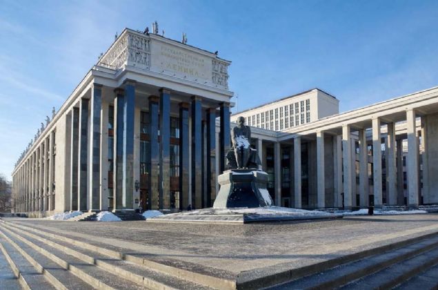 Rusya Devlet Ktphanesi  <br><br>  Rusya'nn 'devlet arivi' statsndeki Moskova'daki Rusya Devlet Ktphanesi (National Library of Russia) de 43 milyon para kitap ve ariv malzemesine ev sahiplii yapyor.       