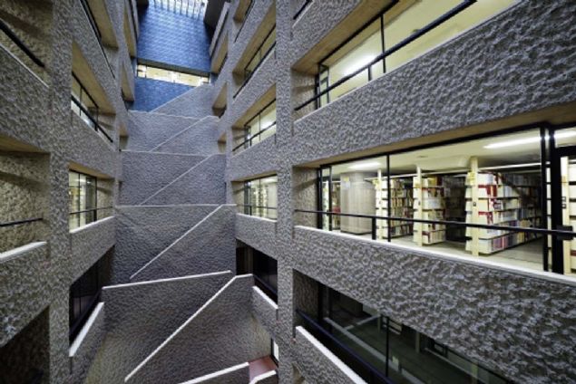 Japon Ulusal Meclis Ktphanesi (National Diet Library), 1890'da kurulan Japon mparatorluk Meclisi'nin farkl kamaralarna ait 2 ktphane ile 1872'de kurulan Japon mparatorluk Ktphanesi'nin mirass olarak 1948'de kuruldu.       