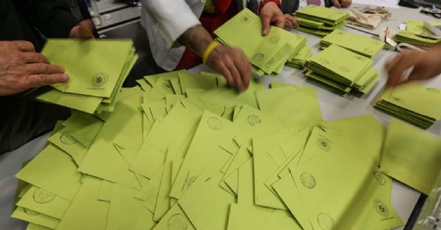 Buna gre, oy verme gnnden nceki gn (30 Mart) saat 18.00'den sonra yaplacak yaynlarda, propaganda maksatl ve oy vermenin tam bir serbestlikle yaplmasna tesir edebilecek mahiyette haber, yorum ve ke yazs yaynlanmas yasak olacak.   