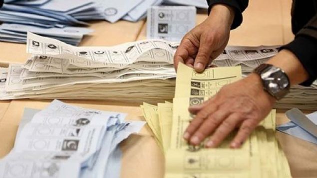 Sandk semen listesindeki btn semenler oylarn kullanm olsalar bile oy vermenin bitim saatinden nce sandklar kesinlikle alamayacak.   