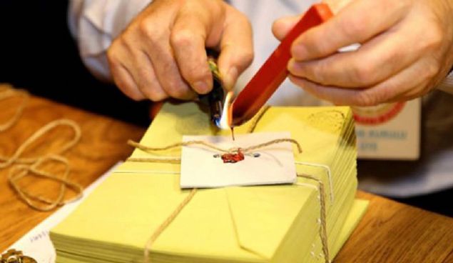 Seim gn 18.00-21.00 saatlerinde radyolarda ve her trl yayn organlarnda sadece Yksek Seim Kurulu (YSK) tarafndan seimle ilgili verilecek haber ve tebliler yaymlanabilecek.   