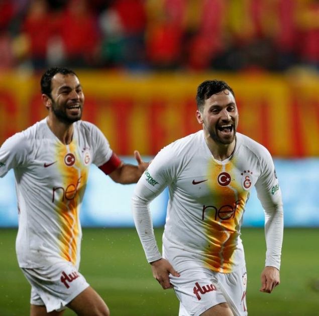                                                                 SNAN GM<br><br>  Galatasaray'da uzun sredir beklenen patlamay yapamayan Sinan Gm szlemesinin uzatlmasn ve 1.5 milyon euroluk maa hedefliyor. Fatih Terim bunun kararn sezon sonunda verecek. Sinan'a yurt ii ve yurt dndan teklifler var                                                        