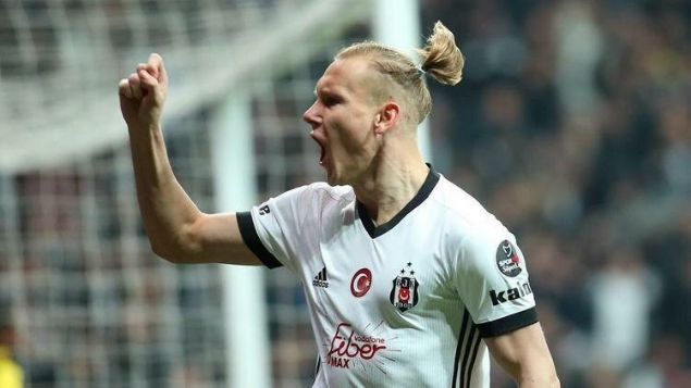                                                                 DOMAGOJ VIDA<br><br>  Beikta'n en yksek maa alan isimlerinden biri olan Domagoj Vida'ya Avrupa'nn nemli kulplerinden ilgi varken, siyah-beyazl ynetim ayrla scak bakyor. Ocak aynda son anda takmda kalan Vida, yaz aylarnda Beikta'a veda edecek ve siyah-beyazllara ekonomik anlamda gelir kazandracak.                                                         <br><br>  (sporx)  