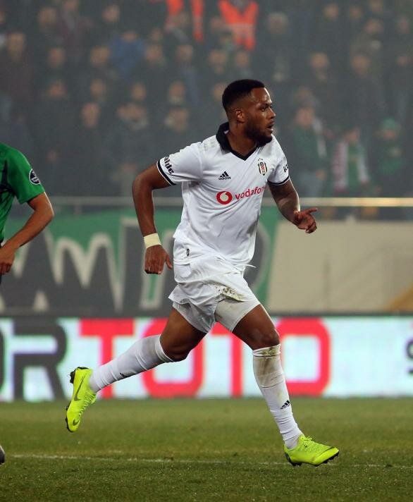                                                                 CYLE LARIN<br><br>  Beikta'n byk umutlarla transfer ettii Cyle Larin, enol Gne'in byk urana ramen istikrar salayamad. Gzden den Larin iin ABD'den gelen transfer teklifleri deerlendirilecek. kinci bir seenek ise, Larin'in Trkiye'de bir takma kiralk olarak gitmesi.                                                        