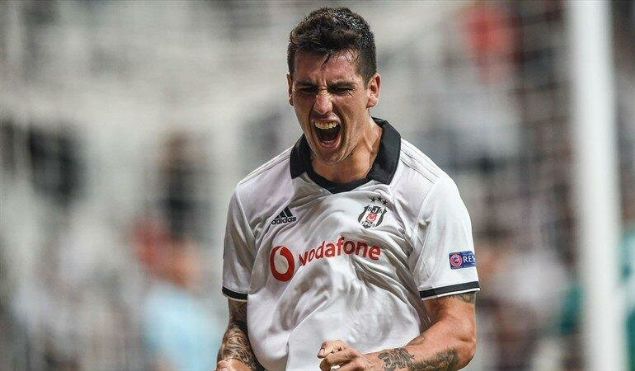                                                                 ENZO ROCO<br><br>  Beikta'a geldiinden beri enol Gne'in beensini kazanamayan Enzo Roco hayal krkl yaratt. Ocak aynda gzden karlan ancak takmda kalan Enzo Roco ile sezon sonunda yollar ayrlacak.                                                        