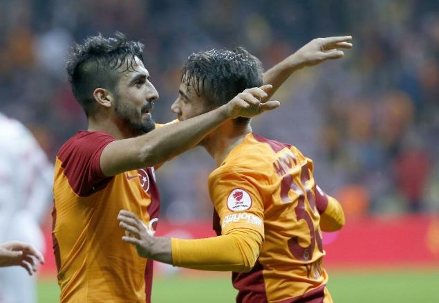                                                                 MUDAT ELK<br><br>  Alternatif olmas iin alnan Mudat, sezon boyunca bir trl aranan adam olamad. Yeni sezonda szleme imzalanmayacak olan Mudat'n Sper Lig takmlarndan biri ile sz kesmesi bekleniyor                                                        