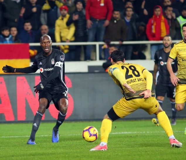                                                                 ATIBA HUTCINSON<br><br>  Beikta'n 36 yandaki ismi Atiba Hutchinson'n durumu net deil. Ynetim, Kanadal ismin teknik ekipte ya da baka bir pozisyonda grev almasn dnyor. Atiba ise 1 yl oynayabileceini belirtiyor. Sezonun son bulmasnn ardndan Atiba'nn oynayp oynamayacana karar verilecek.                                                        