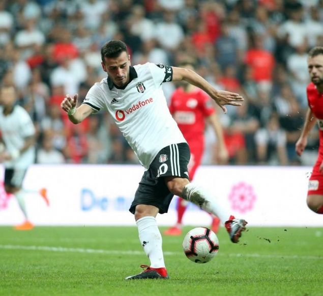                                                                 OUZHAN ZYAKUP  <br><br>  Beikta'ta byk bir d yaayan Ouzhan zyakup, neredeyse formann yzn unuttu. Performansyla dibe vuran Ouzhan zyakup iin uygun bir teklif deerlendirilecek.                                                        