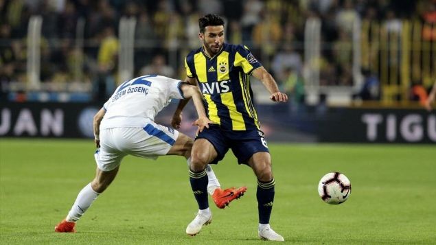                                                                 SMAL KYBAI  <br><br>  Caner Erkin'in Beikta'a gitmesi sonras Fenerbahe'ye imza atan smail Kyba, bu sezon sonunda serbest kalacak. Fenerbahe ynetimi, performans yetersiz olan ve Hasan Ali Kaldrm ile forma rekabetine giremeyen smail ile szleme uzatmayacak.                                                        