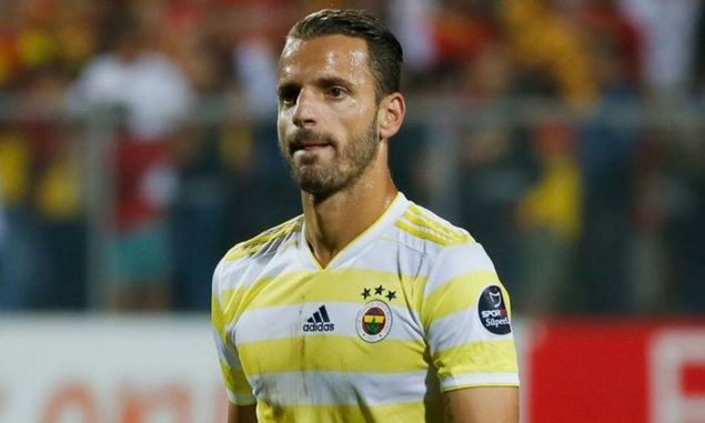                                                                 ROBERTO SOLDADO  <br><br>  Fenerbahe'nin elndeki en formda forvet olan Roberto Soldado, 33 yana geldi! Kontratnda nmzdeki sezon iin 45 dakikadan fazla oynad 20 resmi ma olursa 1 sezon otomatik uzatma opsiyonu bulunuyor. Kalan srede bu opsiyonun da kullanlmas artk mmkn deil. Fenerbahe, yksek cretli ancak dk faydal Soldado ile yollarn ayracak.                                                        