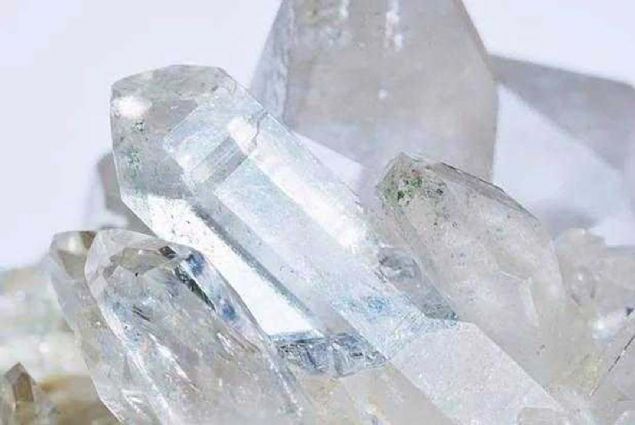 Meksika'nn Kristal Maaras'nn 305 metre altnda, 'okul otobs' byklnde dev kristaller vardr.   