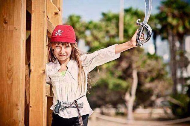 Korsanlarn da uyku saatleri vard! Kaptan Bart Roberts'n gemisinde klarn kapanma saati 8'di.  