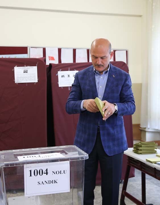 Milletimiz huzur ierisinde bugn oyunu kullanacaktr. Bugn, sz milletin.' diye konutu.  