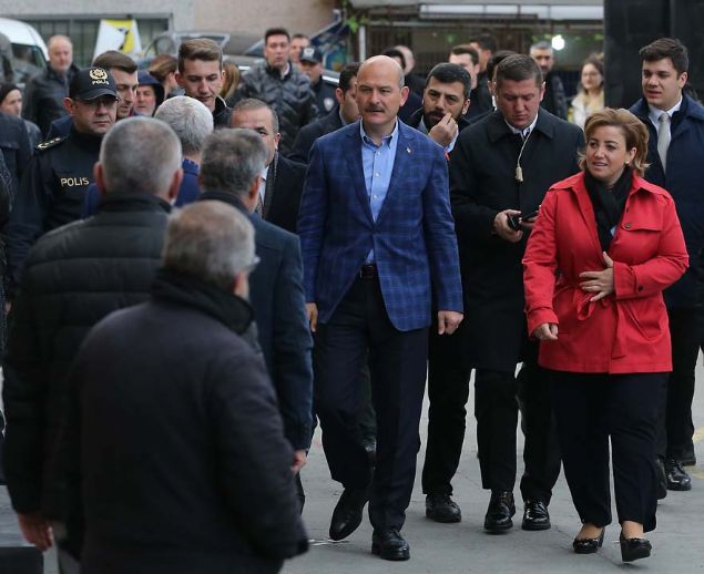 'Bugn, Trkiye'de bir demokrasi havas var.' dedi. Oy verme ilemlerinin baz illerde saat 07.00, baz illerde ise saat 08.00 itibaryla baladn hatrlatan Soylu,  