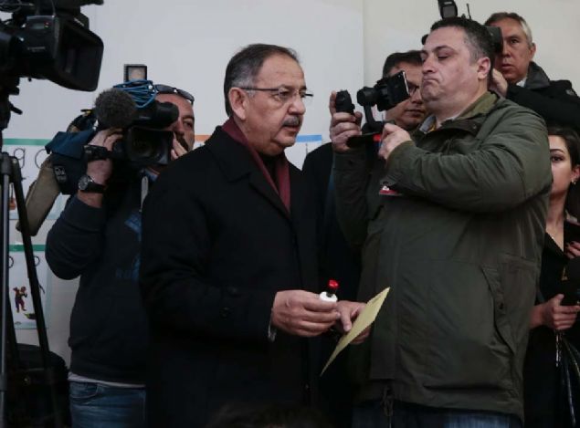 Se�im sonu�lar�n� nerede takip edece�ine ili�kin soruya �zhaseki, oyunu kulland�ktan sonra evine gidip, �ocuklar�yla vakit ge�irece�ini s�yledi. 