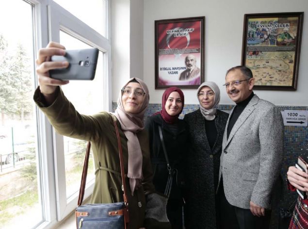 Esnaf gezilerinin iyi oldu�unu dile getiren �zhaseki, kuruyemi��ilerin kendisine kuruyemi� ikram�nda bulundu�unu ve onunla idare etti�ini, ak�amlar� da yemekli toplant�lara kat�ld�klar�n� s�yledi. 