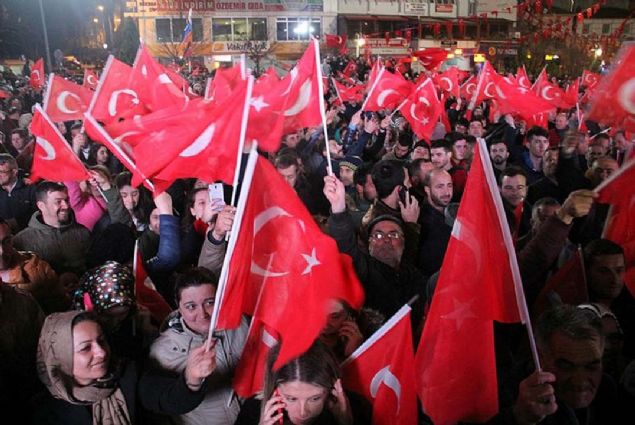 Trkiye dn sandk bandayd. 31 Mart yerel seimleri rekor katlm ile gerekleti. Dn sabah 07.00 itibariyle oy verme ileminin balad seimler akam saat 17.00 ile son buldu.   <br><br>  58 milyona yakn semenin oy kulland sandklarn saym ilemleri hemen hemen tamamland. Seimlere Cumhur ttifak olarak katlan AK Parti ve MHP bir ok ilde etkili oldu. te Cumhur ttifak'nn en yksek oy ald iller... 