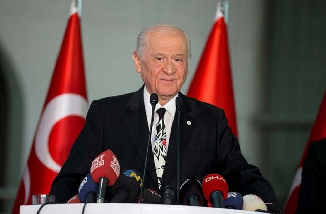 Trkiye dn yerel seimde oy kullanmak iin sanda gitti. lkenin dousunda sandklar 16.00 itibariyle kapanrken dier yerlerde oy verme ilemi 17.00'de sona erdi. 