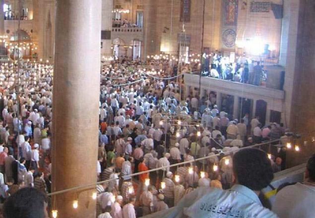 Bu gece hayrl bir gece, yreklerimiz ibadetle arpsn, gnllerimiz bir olsun.. Kandiliniz mbarek olsun!  