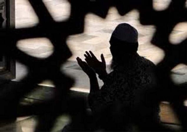 Ellerin duaya uzand, sinelerin dostlara ald, gzlerin masumiyet arad bu mbarek gnde tm dualarnz kabul olmas dileiyle iyi kandiller.  