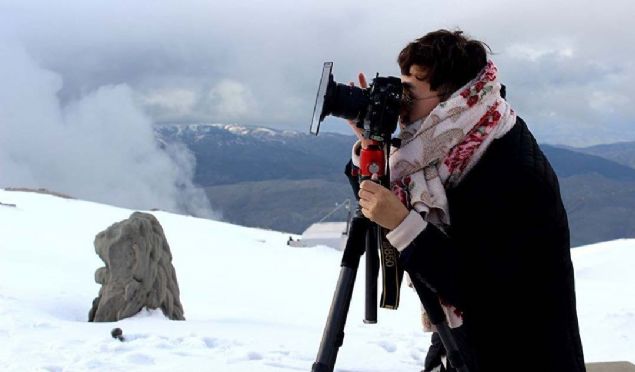 Donghyun Kim ise Ad�yaman'daki tarihi ve do�al g�zellikleri foto�raflay�p Kore'deki okuyuculara tan�tmak i�in geldiklerini belirterek, 'Ad�yaman'�n k�kl� bir tarihe olmas�ndan dolay� biz de burada �ok g�zel foto�raflar �ektik. Ad�yaman�da �ok g�zel tarihi yerler var. Ya�murlu havan�n ayr� bir g�zelli�i var ve biz bunu foto�raflad�k' ifadelerini kulland�. 