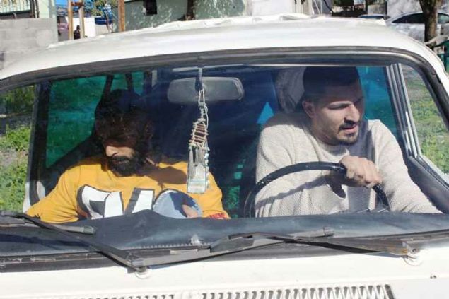 Sefa K�nd�r da Emen'in d���n� i�in gelin arabas�na ihtiya� oldu�unu belirterek 'Kendi yerli limuzinimizi yapmaya karar verdik. Ger�ekten b�y�k ilgi g�rd�. Trafi�e kapal� alanda denedik, sa�lam olmu�. Bu araba i�in fazla para da harcamad�k. Sanayideki a�abeylerimiz bize destek oldu, �ok ucuza mal ettik.' diye konu�tu. 