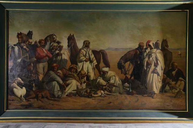 ORYANTALST TABLO LDE AV ONARILIYOR   <br><br>  Milli Saraylar daresi Bakanl, mzecilik alannda nemli bir baarya imza atarak Trkiyenin en byk oryantalist tablosu lde Av koleksiyonuna kazandrd. 