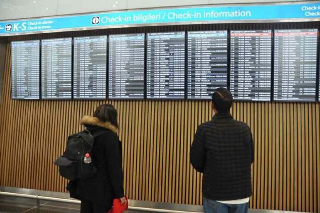 Ta��nman�n b�y�k oranda tamamlanmas�n�n ard�ndan �stanbul Havaliman�'n�n kap�lar� saat 10.00 itibariyle yolculara a��ld�. Havaliman�na gelen yolcular check-in kontuarlar�na gelerek bilet i�lemlerini yapt�rd�.  