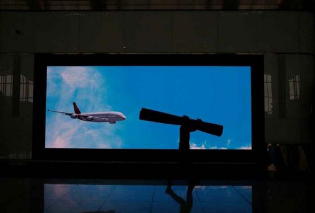 Havalimannda iletiim noktasnda Trk Telekom, Vodafone ve Turkcell i birliiyle ortak altyap kuruldu. Bylece yeni havalimannda cep telefonu ve siber altyapnn ortak kullanm saland.  