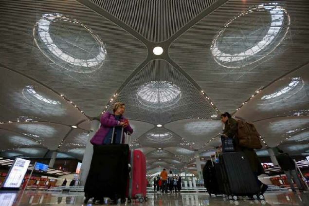 Terminal ve otoparklardaki 9 bin akll kameraya kusurlu grlen 8 hareket tanmland. Bu hareketlerden birini yapanlar annda belirlenecek.  