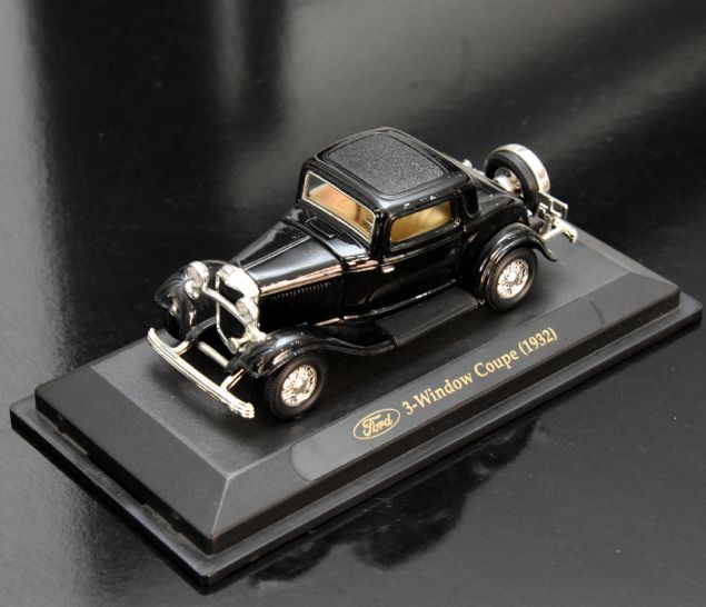 Temizliyorum, tozunu alyorum. Hepsi deerli oyuncaklar. nallah onlar da torunlarna saklarlar. Yllar sonra dedemin dedesi brakm diyebilirler.    