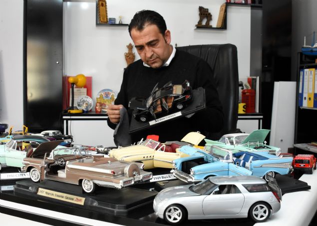 'OCUKLARIMA BIRAKABLECEM EN Y MRAS'  <br><br>  lk oyuncak arabay stanbul'a i iin gittiinde Msr ars'ndaki oyuncak dkkanndan satn aldn belirten rs, 'Araba koleksiyonum merakm byd. eitli aralara merakm balad. Spor tarz aralarn yan sra klasik nostalji olan aralar da almaya baladm. Yurt d gezilerimde zellikle Rus pazarnda ocuklarn oynam olduklar oyuncaklar aldm.     