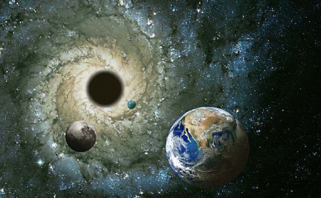 En k�t� kara delikler, k���k olanlar�d�r. E�er kara deli�e kafa �st� d��erseniz, kafan�zdaki �ekim ayaklar�n�zdakinden daha g��l� olacakt�r, ki bu da sizi spagetti gibi uzatacakt�r. Fakat duyaca��n�z ac� ge�icidir.     