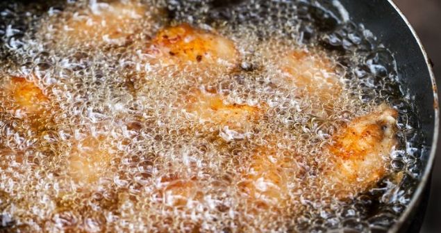 Bilimsel �al��malar, �zellikle orta ya� ve �zeri insanlar�n haf�zalar�n� kaybetmelerine neden olan alzaym�r hastal��� ile trans ya� asit miktar� aras�nda pozitif bir ili�ki oldu�unu, hatta trans ya� asitlerinin alzaym�r� destekledi�ini belirtmi�tir. Trans ya� asidi al�m�ndaki y�zde 20'lik bir art���n alzaym�r olma riskini d�rt kat art�rd��� �ne s�r�lm��t�r.'  