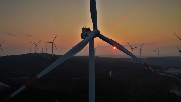  Gnein rzgar tribnlerinin pervaneleri arasndan szld o anlar ise havadan grntlendi. 