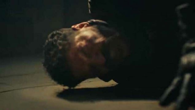 Bir sonraki sahne ise ok arpc. Erturul'un en byk dmanlarndan Dragos zindana atlyor. 