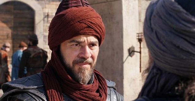 Arkadalaryla sohbet eden oyuncuya, kta meslekta Burak zivit soruldu.   