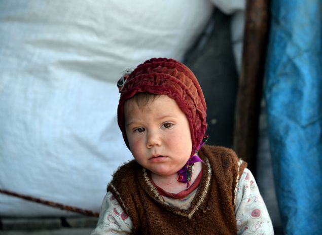 'A�LE B�REYLER�N�N HEPS� S�R�YLE �LG�LEN�YOR'  <br><br>  Ailenin en b�y��� 65 ya��ndaki Ramazan G�b�t, AA muhabirine yapt��� a��klamada, y�llard�r konarg��er hayat tarz�n� s�rd�rd�klerini belirterek, zorluklarla kar��la�salar da pes etmediklerini ve ailedeki yard�mla�mayla zorluklar� a�t�klar�n� s�yledi. 