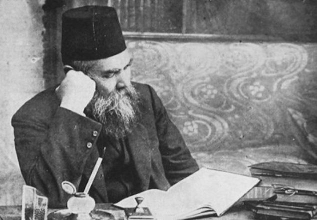 Muallim Naci, 1884'te Ahmet Mithat Efendi'nin besteci kz Mediha Hanm ile evlendi.  
