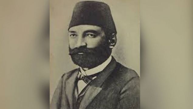 Dneminin airleri gibi 'yeni iir' yazmak yerine, daha ok Divan iirini kaleme alan, bu sebeple 'eski Trk edebiyat'nn son temsilcisi olarak grlen Muallim Naci, 1850'de stanbul'da Sarahaneba'nda dnyaya geldi.    