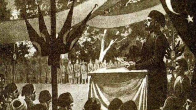 Muallim Naci, Trk edebiyatnn Bat edebiyatnn sekin eserlerinden de yararlanmas gerektiini savundu ancak yenilikleri kabul ederken Trkeden ve Trk kltrnden taviz verilmemesi gerektiini ifade etti.  