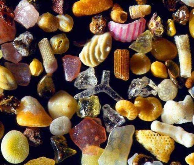 Kum taneleri mikroskop altnda byle grnr.                           