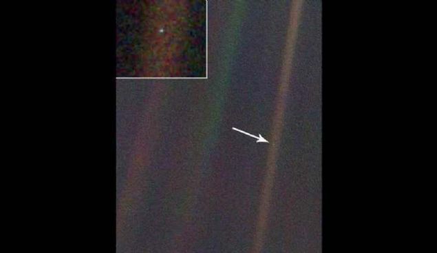 Dnya'nn en uzaktan ekilmi fotoraf, yaklak 6 milyar kilometre teden ekilmitir ve Soluk Mavi Nokta olarak bilinir.                           