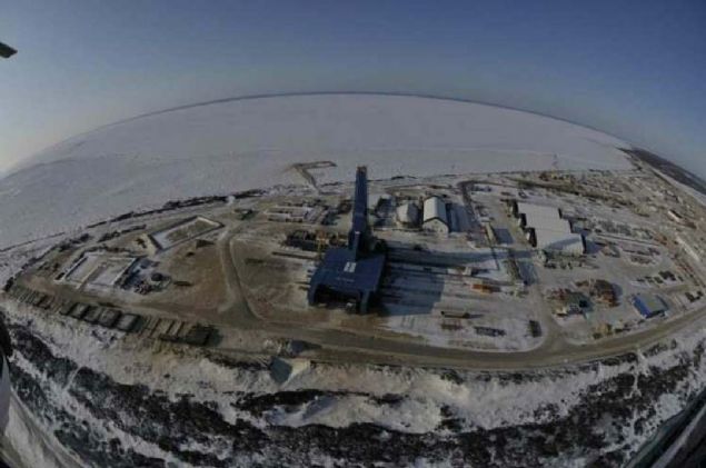 Dnya zerinde alan en derin delik, Sakharin-1 kuyusudur ve 12.4 kilometre derinlie inmitir. Dnya'nn yzeyinden merkezine olan uzaklk (yarap) ise 6371 kilometredir.                           