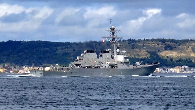 Hava ve su stne gdml mermi atabilen en yeni fze savunma sistemine sahip 154 metre uzunluundaki ABD gdml fze destroyerinin Karadeniz'e gidecei ileri srld.  