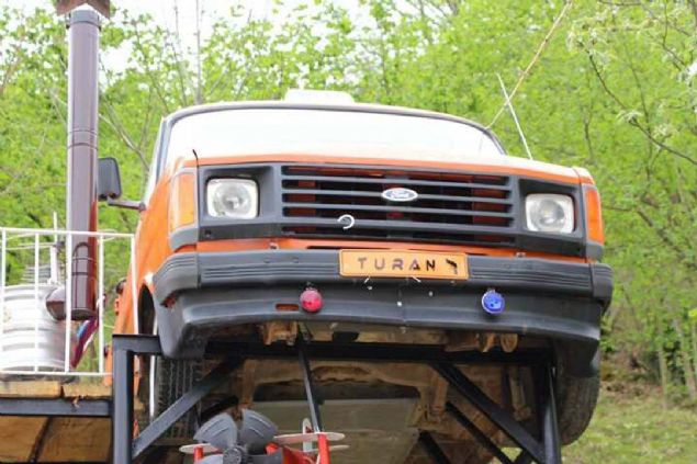 Minibs vin vastasyla yerletirerek monte ettik. Minibsn zerinde Maka yazyor Maka doum yerimiz, plaka yerinde de soyadmz Turan yazl. Minibs 1985 model boyasn her eyini yeniledik' dedi. 