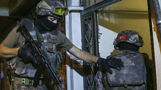 ahsn oksijen tpn kendine polisten gizlenmek ve evrede dikkat ekmemek iin kamuflaj olarak kulland renildi.   