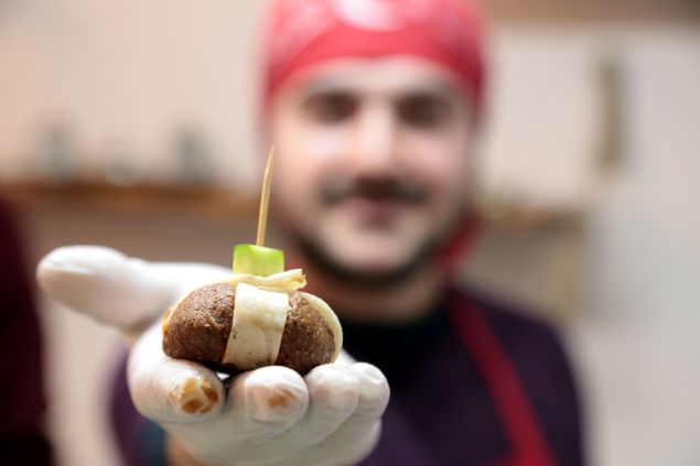 Mterilerden Hatice Cokun ise i kfte yemeye geldikleri i yerinde kendilerine sunulan standart d menleri beendiini syledi.  