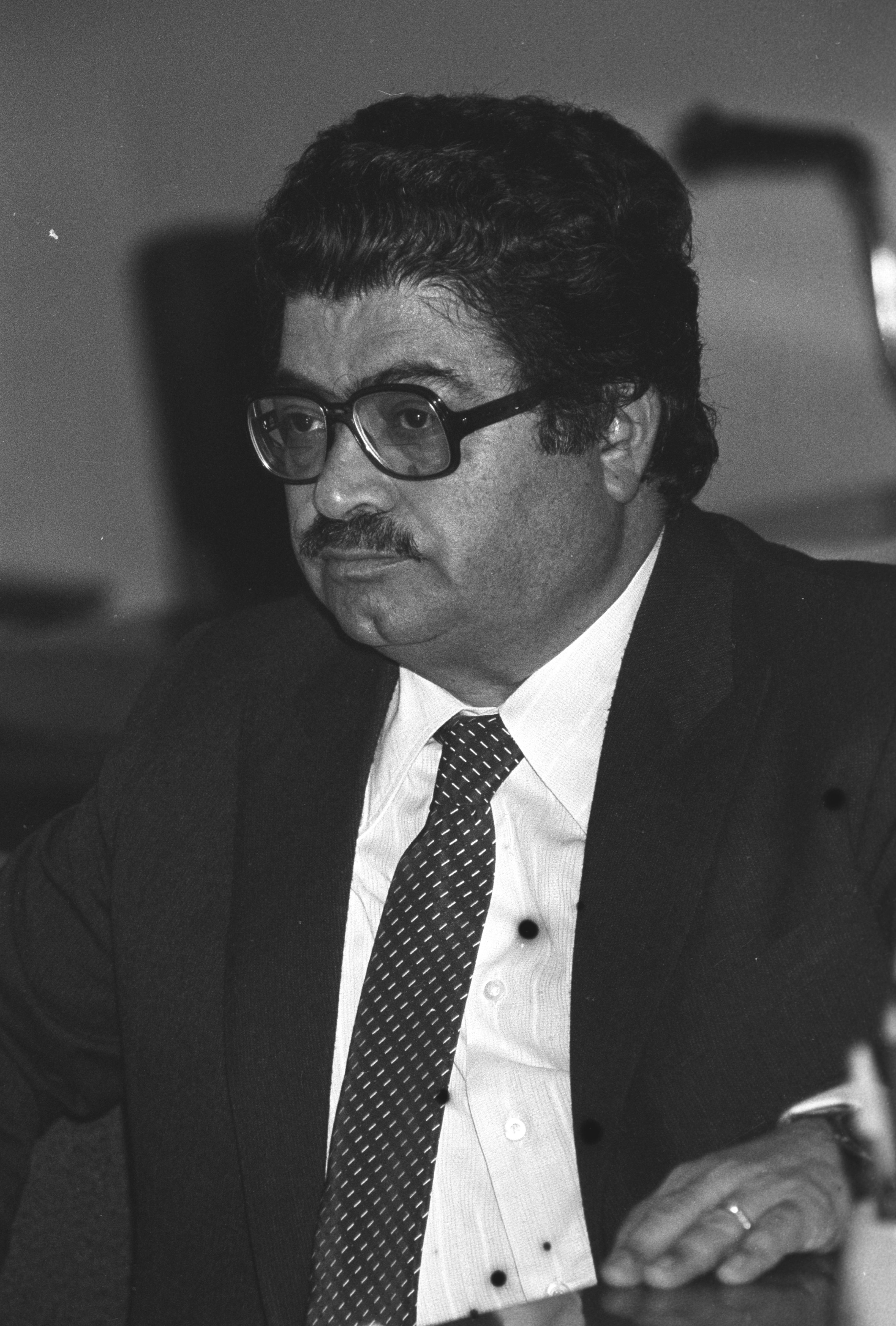 Kahveci, Gneydou'da bir sre inceleme yaptktan sonra, 'Krt sorunu nasl zlmez' balkl bir rapor hazrlad. zal, bu raporu o dnem MGK toplantsnda tartmaya at. Turgut zal'n, sorunun zmne ilikin abalar, 17 Nisan 1993'te vefat etmesiyle sonuca ulaamad.  